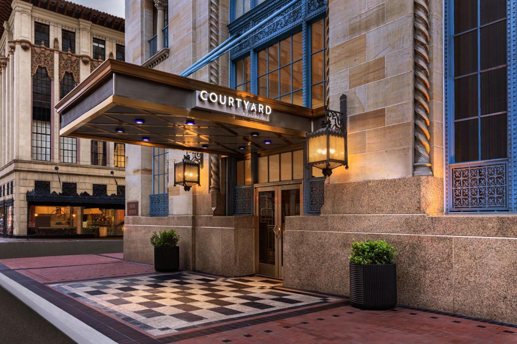 Courtyard By Marriott Downtown San Diego